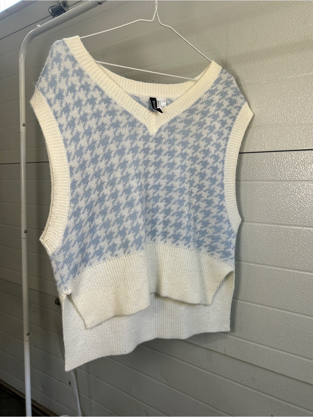 Divided Cream and Light Blue Houndstooth V-Neck Sweater Vest